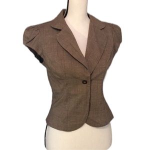 5/$25 or 2/$10 Short sleeve blazer brown w/gold stitching